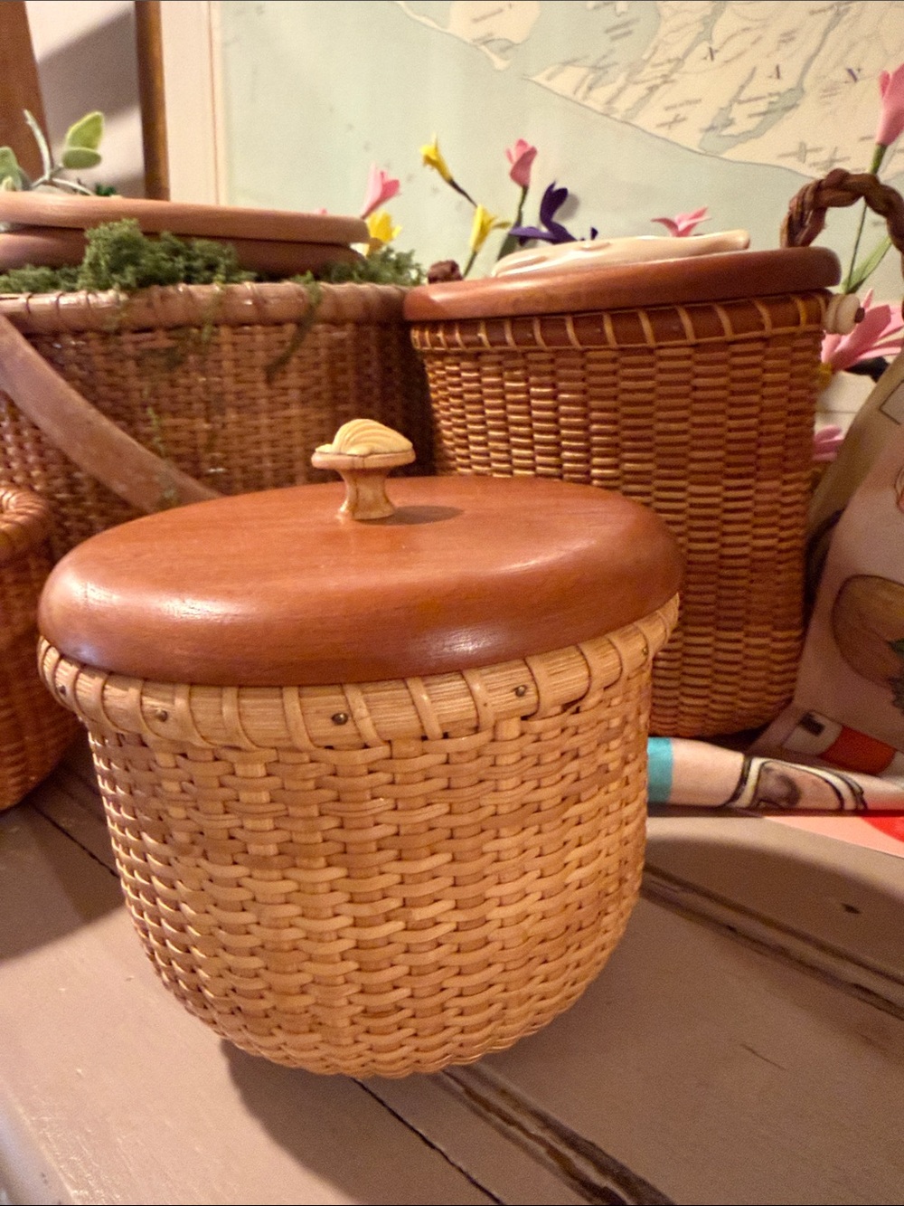 Nantucket basket hand woven signed with ivory shell top - Picture 13 of 15